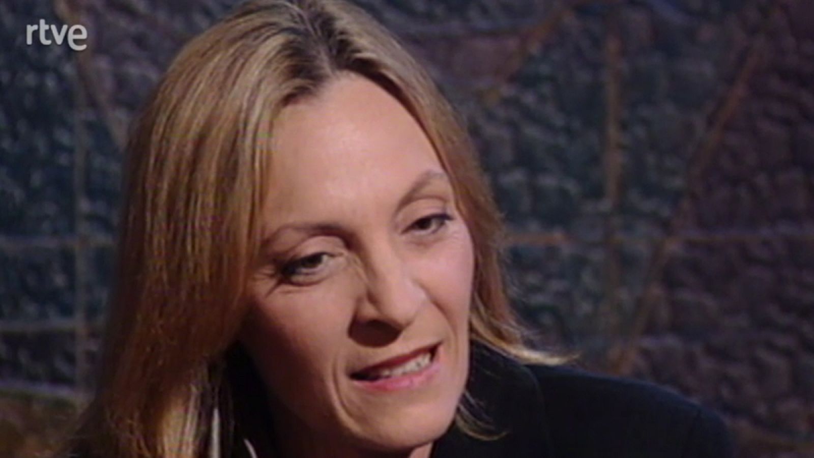 Cerca de ti - Soledad Puértolas - Cerca de ti (Biografía) | Ver