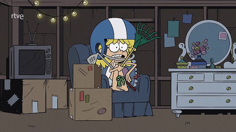 Garage Banned - Una casa de locos en inglés | Watch