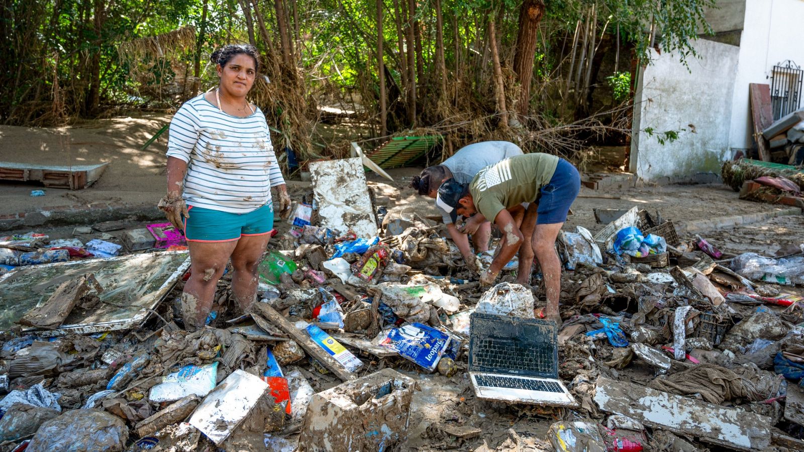 Los vecinos lamentan todo lo perdido por la DANA | Ver
