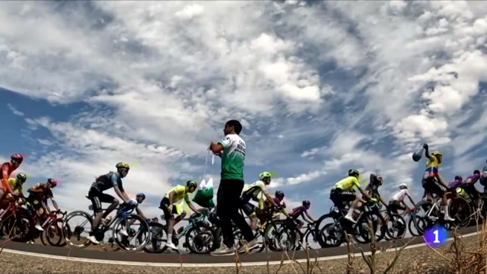 La Vuelta | El avituallamiento: novedades nutricionales, misma bolsa | Ver