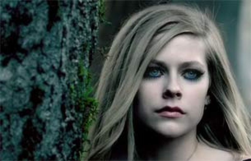 "Alice (Underground)", videoclip de Avril Lavigne para la 'Alicia' de Burton