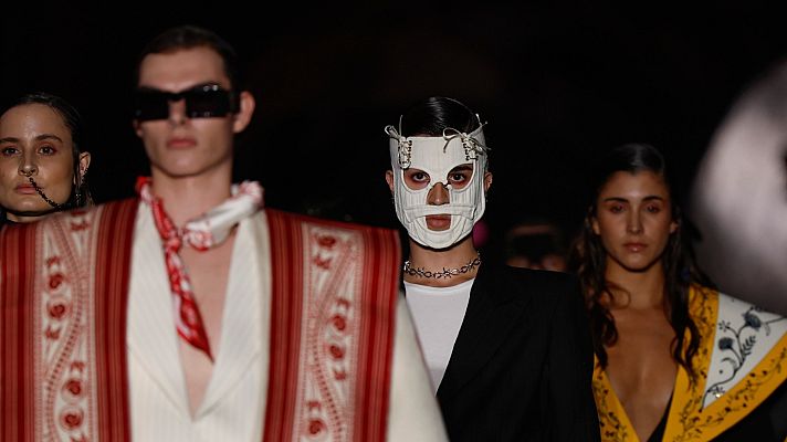  - De la Ossa & Easy-S ponen música al desfile de Álvaro Calafat