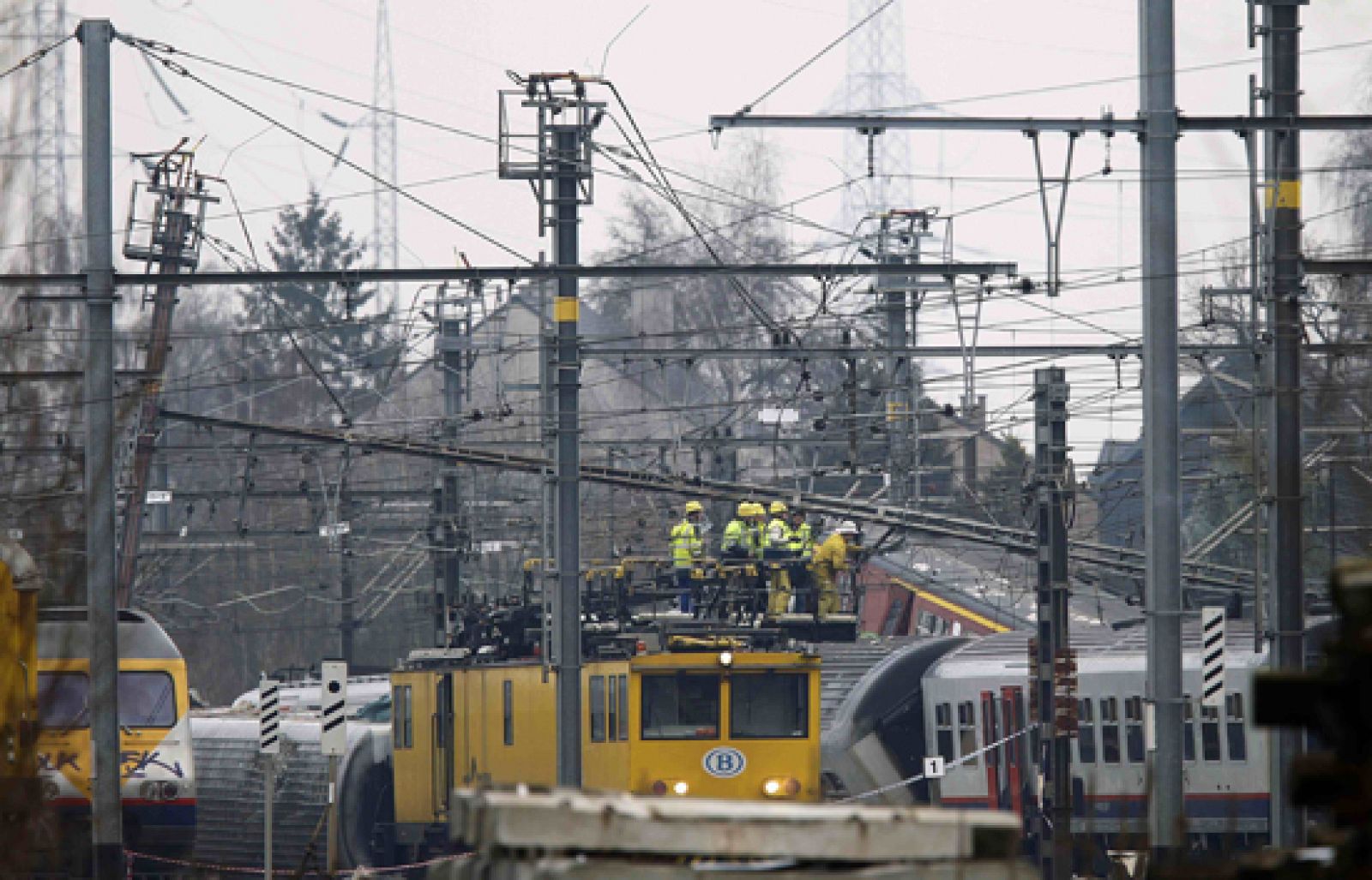 Los investigadores recuperan las cajas negras del accidente ferroviario de Halle, Bélgica | Ver