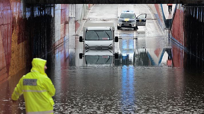 Telediario 1 - Las lluvias torrenciales dejan más de 200 litros por metro cuadrado en algunas zonas de Valencia