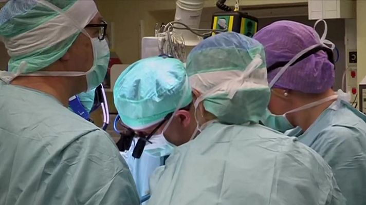 Telediario 1 - Dos de cada tres cirujanas han sufrido acoso sexual de sus compañeros en Reino Unido