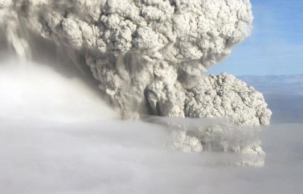  - El Chaitén sigue expulsando ceniza