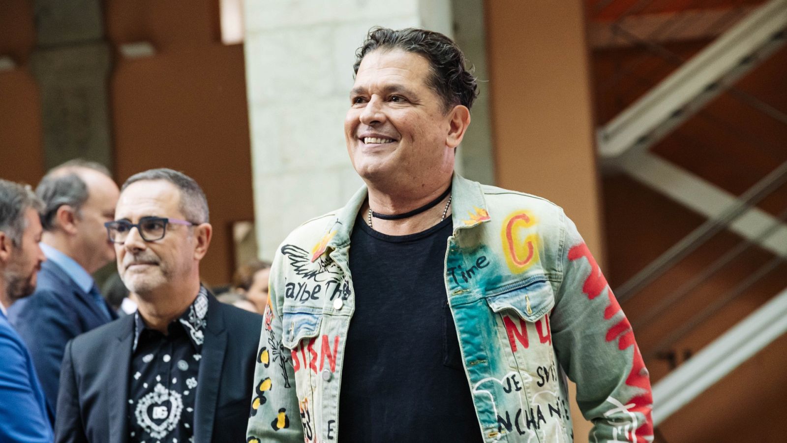 Carlos Vives celebra sus 30 años en el mundo de la música con una gran gira y un nuevo tema | Ver