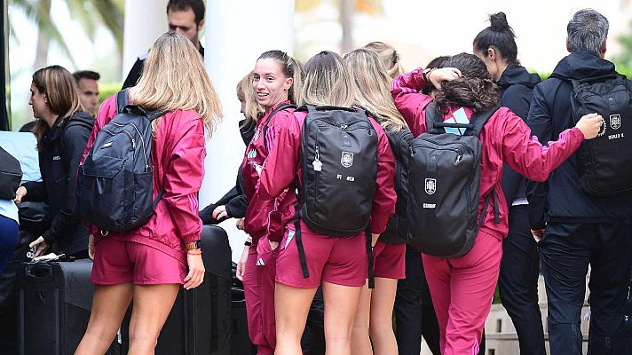 Telediario 1 - 21 jugadoras se quedan en la selección tras la salida de León y Guijarro