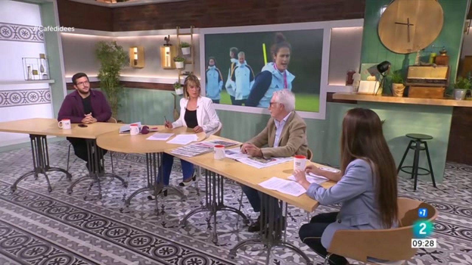 Salvador Illa, The District i 'Història d'un senglar'