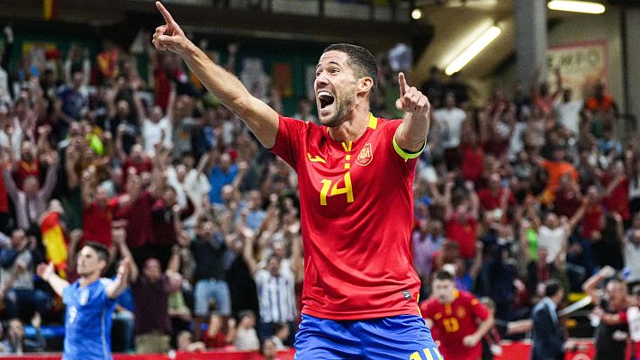 Telediario Matinal - Raúl Campos derriba a Italia y España lidera su grupo