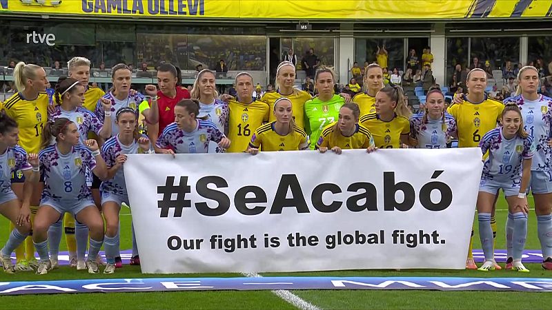 #SeAcabó: España y Suecia salieron con una pancarta conjunta para apoyar la lucha de la selección