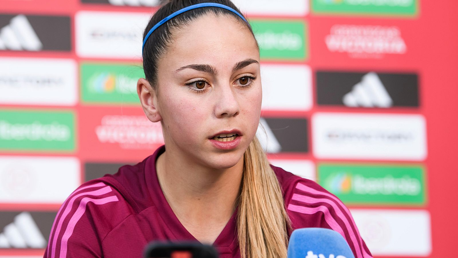 Athenea del Castillo: "No he tenido ningún problema, la libertad de expresión es eso" - ver ahora