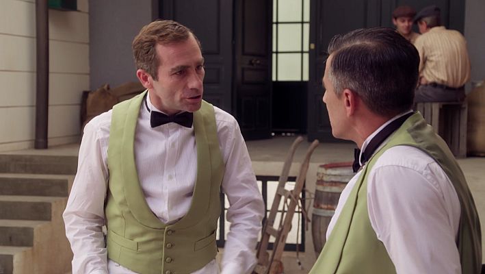 Salón de té La Moderna - Elías sospecha de Trini y Miguel