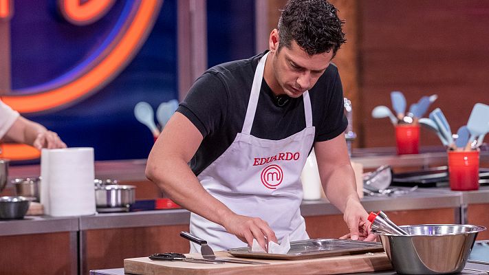 MasterChef Celebrity - Eduardo Casanova se corta el delantal en las cocinas