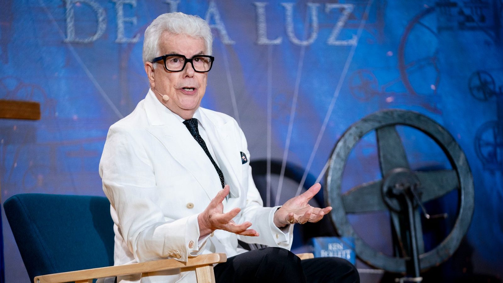 Ken Follet cierra la saga de los Pilares de la Tierra con 'La armadura de luz' | Ver