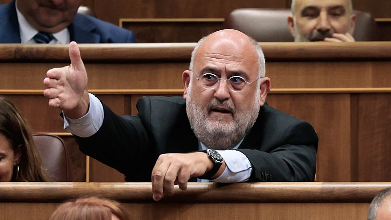 Un diputado de Junts da su 's�' a Feij�o por error�en la votaci�n de investidura