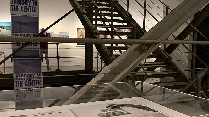 Telediario 1 - Cristina de Middel fotografía la realidad más allá del periódico en "Cartas al director"