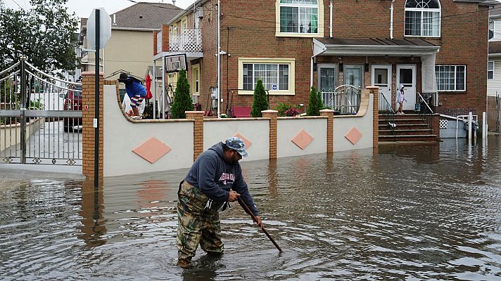 Telediario Fin de Semana - Calles inundadas y estaciones de metro cerradas: las lluvias torrenciales colapsan Nueva York