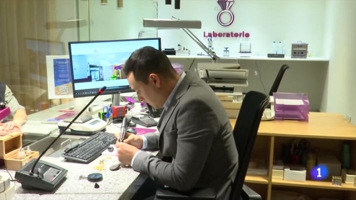 L'Informatiu - Creix la venda d'articles d'or per arribar a final de mes