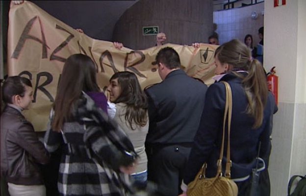  - Aznar, increpado en Oviedo