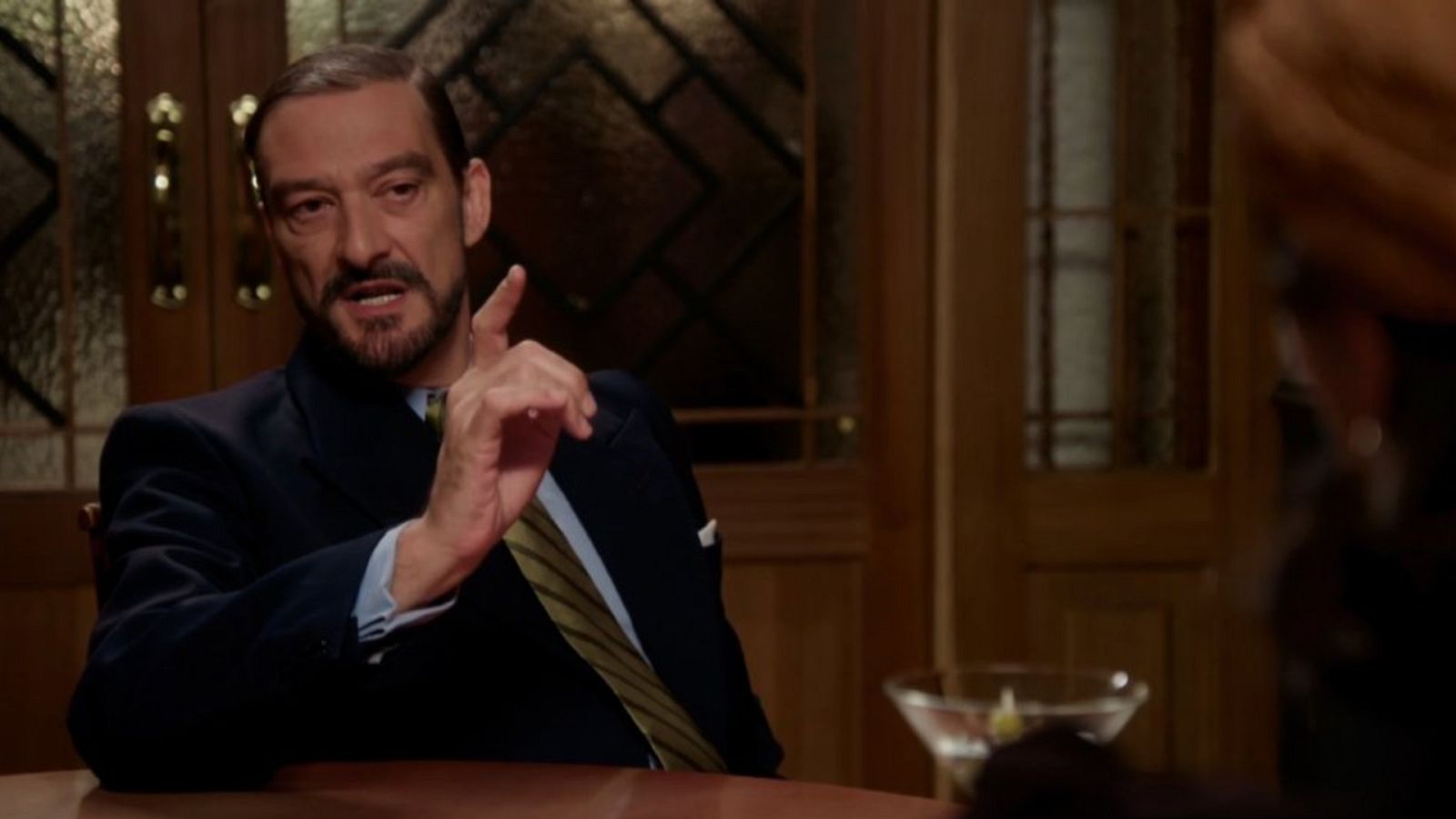 Balbín es el responsable del intento de asesinato de Íñigo - Salón de té La Moderna | Ver