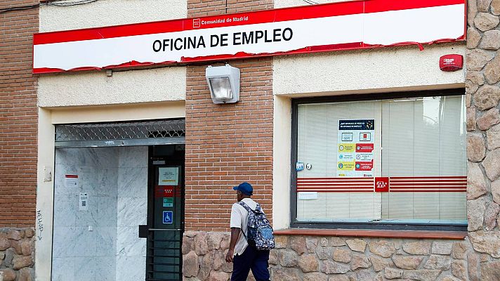 Telediario 1 - España suma 19.768 parados en septiembre por el fin de la temporada turística pese a crear 18.295 empleos