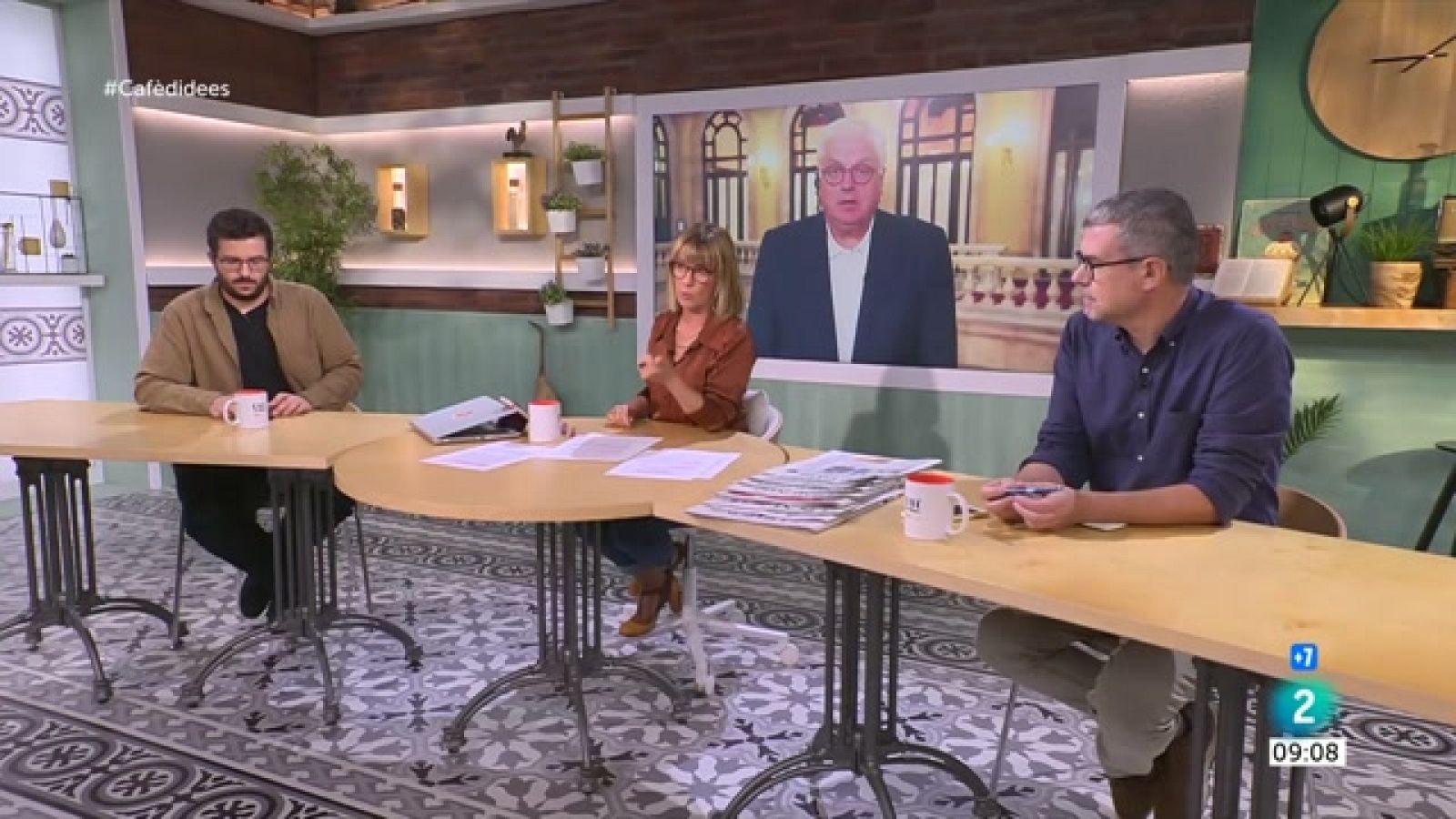 Javier Pacheco, Pallassos Sense Fronteres i equipatge de mà als avions