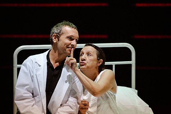 Atención obras - Adaptación teatral de la novela de Almudena Grandes