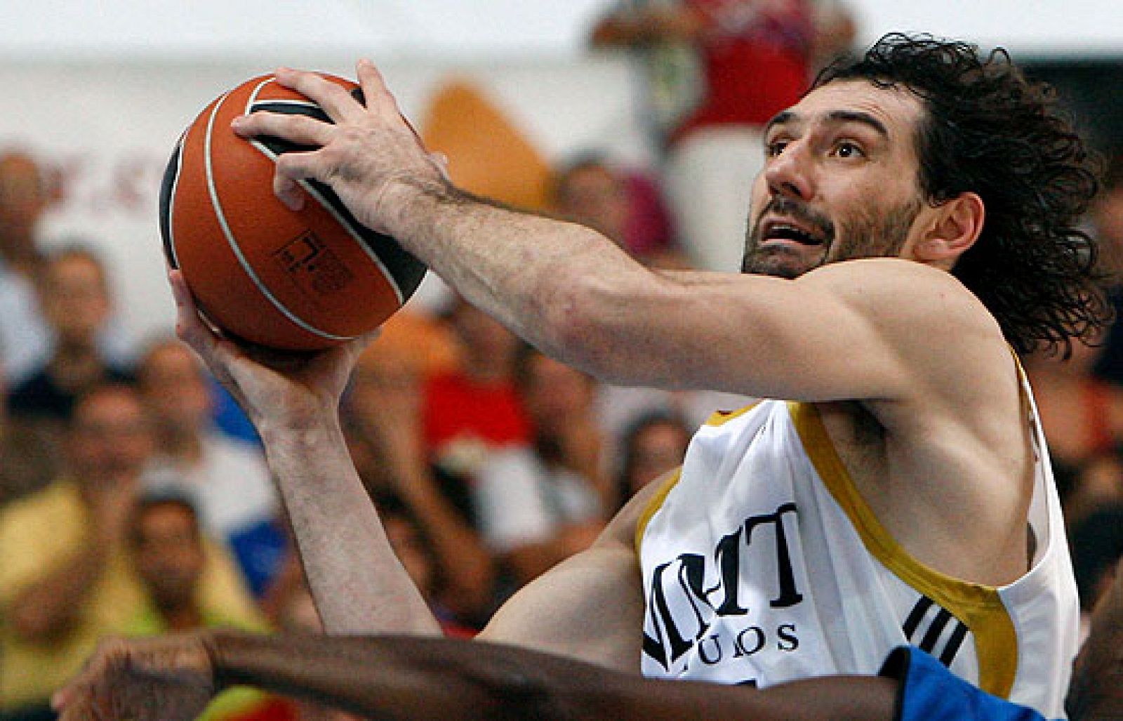 Jorge Garbajosa podría ser el tercer jugador de la historia en ganar la Copa con tres equipos diferentes. Antes de empezar, califica a cada equipo con una canción.