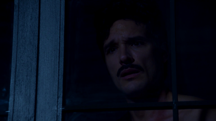 Salón de té La Moderna - Íñigo sueña que Aguirre intenta ahogarlo mientras duerme