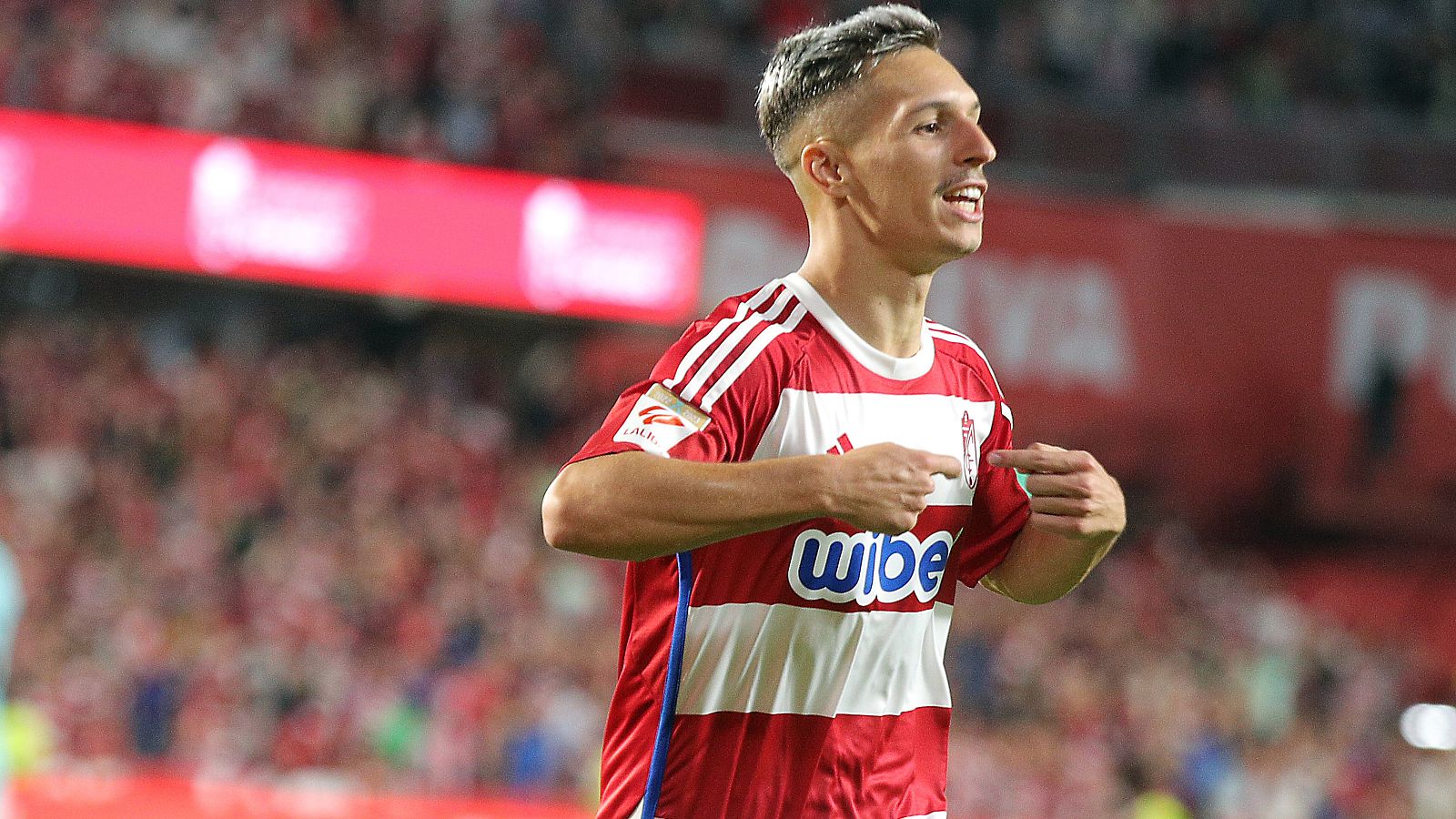 Bryan Zaragoza completa su primer entrenamiento con la Roja | Ver