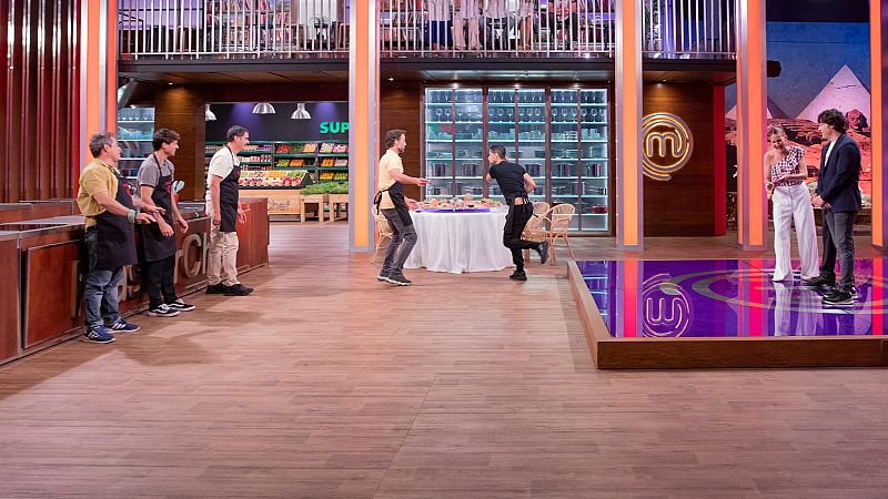 Los nervios de Eduardo Casanova conquistan las cocinas | Ver