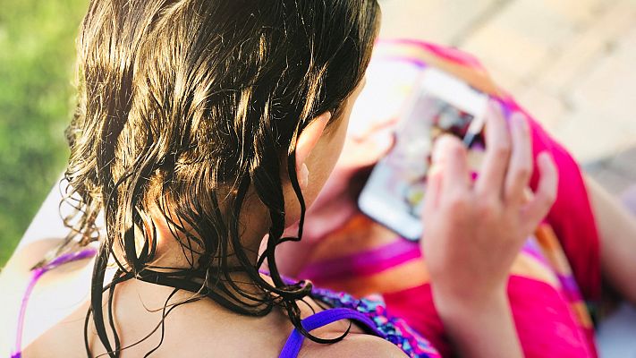RTVE Igualdad - "La exposición hipersexualizada de las niñas en redes puede tener consecuencias psicológicas e incluso físicas"