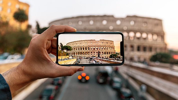 Telediario 1 - Las llamadas con el móvil cumplen 40 años: ¿cómo han evolucionado estos dispositivos?