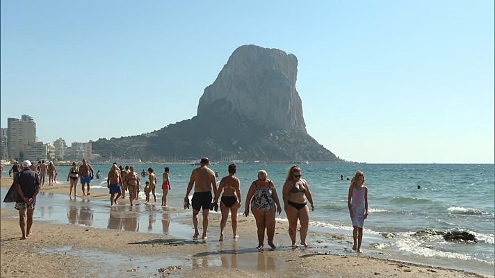 L'informatiu - Comunitat Valenciana - Playas llenas y hoteles casi al 100% en la costa blanca y en Castellón