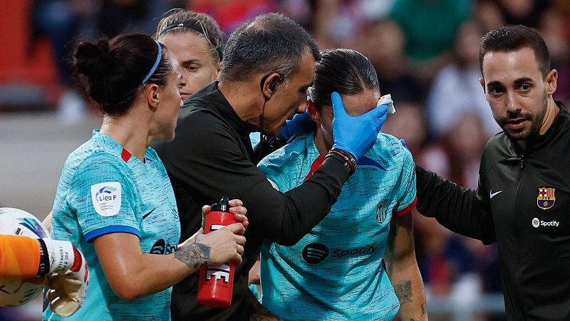 Así fue el codazo que recibió Mapi León y por el que reclama el VAR para la Liga F - VER AHORA