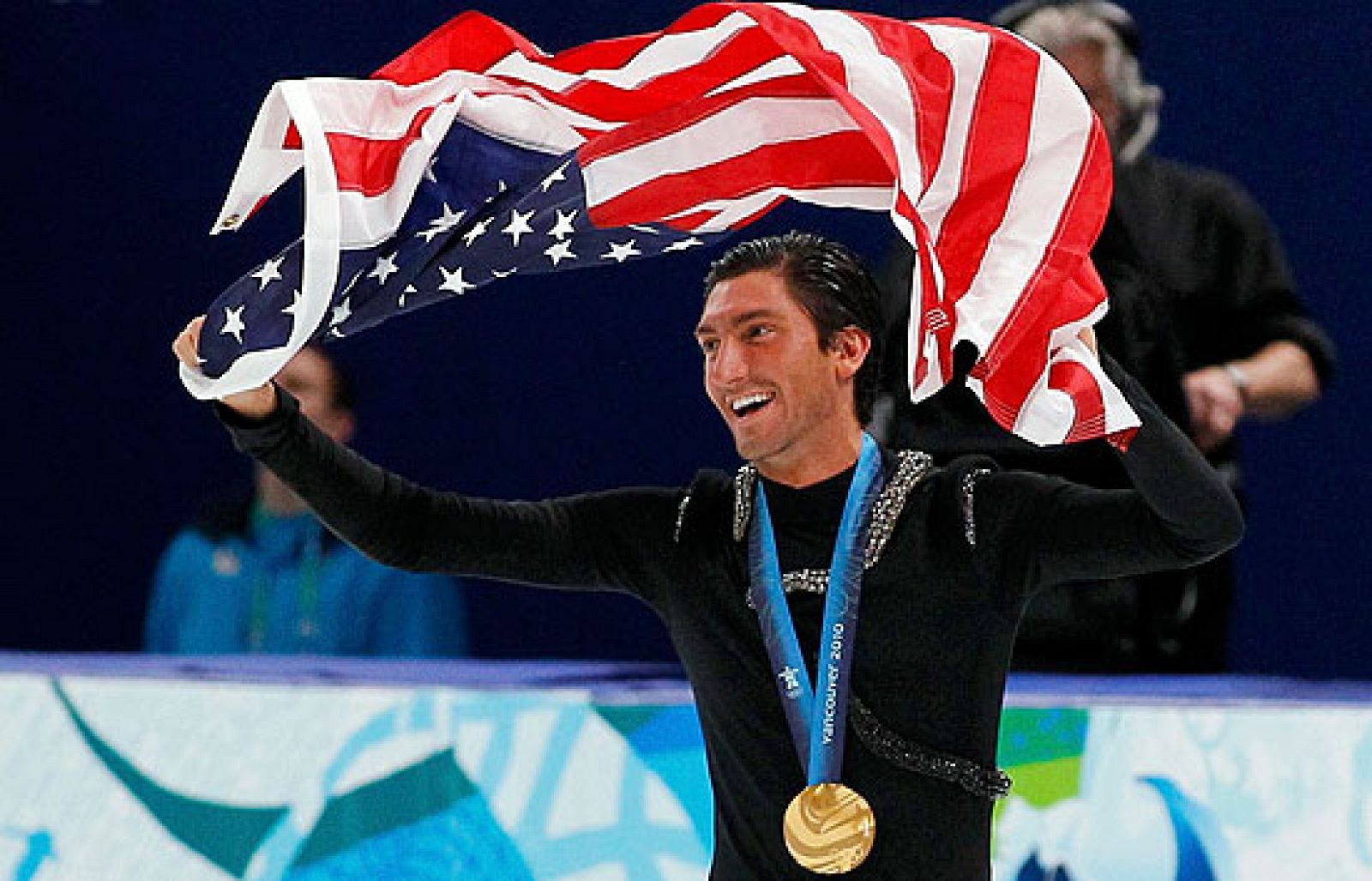 El estadounidense Lysacek dio la sorpresa de los Juegos y gana la medalla de oro dejando al favorito Plushenko con la miel en los labios de conseguir repetir oro olímpico.