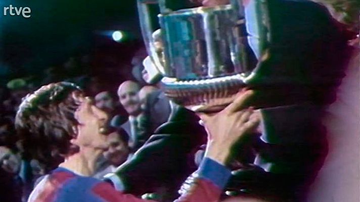  - Les millors imatges de Johan Cruyff jugant a futbol