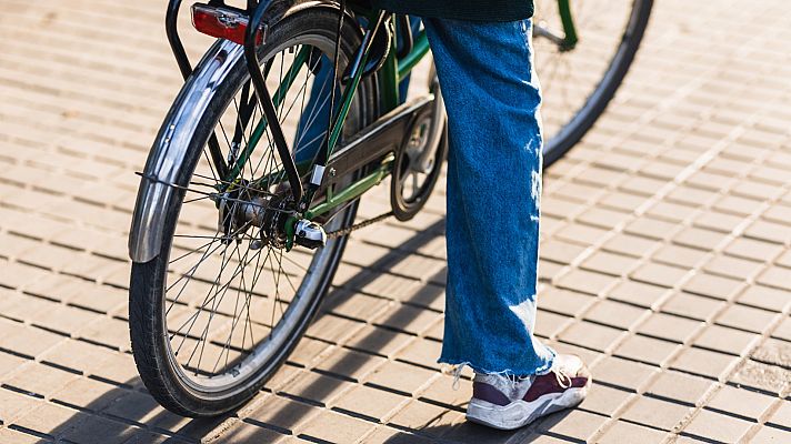 Telediario 2 - La jornada laboral de cuatro días en Valencia aumentó el tiempo de ocio, pero perjudicó a los comerciantes