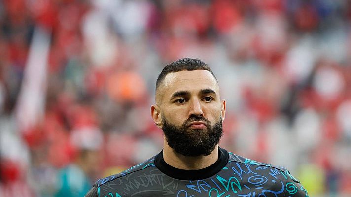 Telediario 1 - El ministro de Interior de Francia acusa a Benzema de tener "vínculos notorios con los Hermanos Musulmanes"