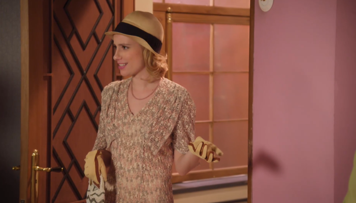 Salón de té La Moderna - Laurita es la nueva empleada de 'La Moderna'