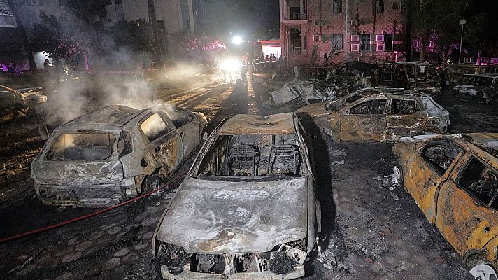 Telediario 1 - Los ataques contra escuelas y hospitales violan las leyes de la guerra