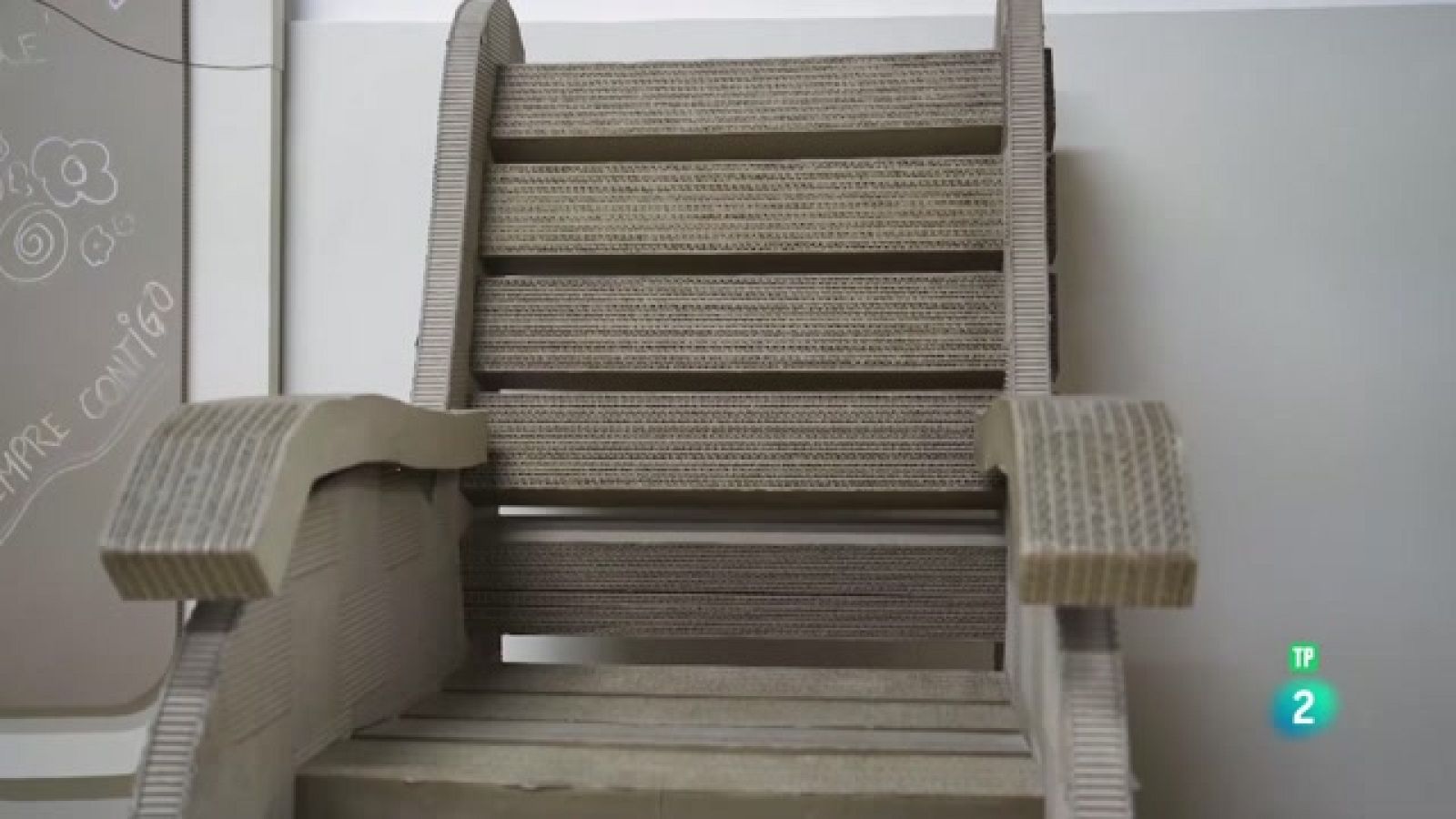 Resistible. Cartón reciclado