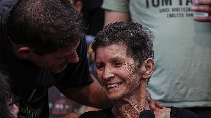 Informativo 24h - Una de las rehenes liberadas por Hamás asegura que la trataron bien tras actuar con violencia al principio