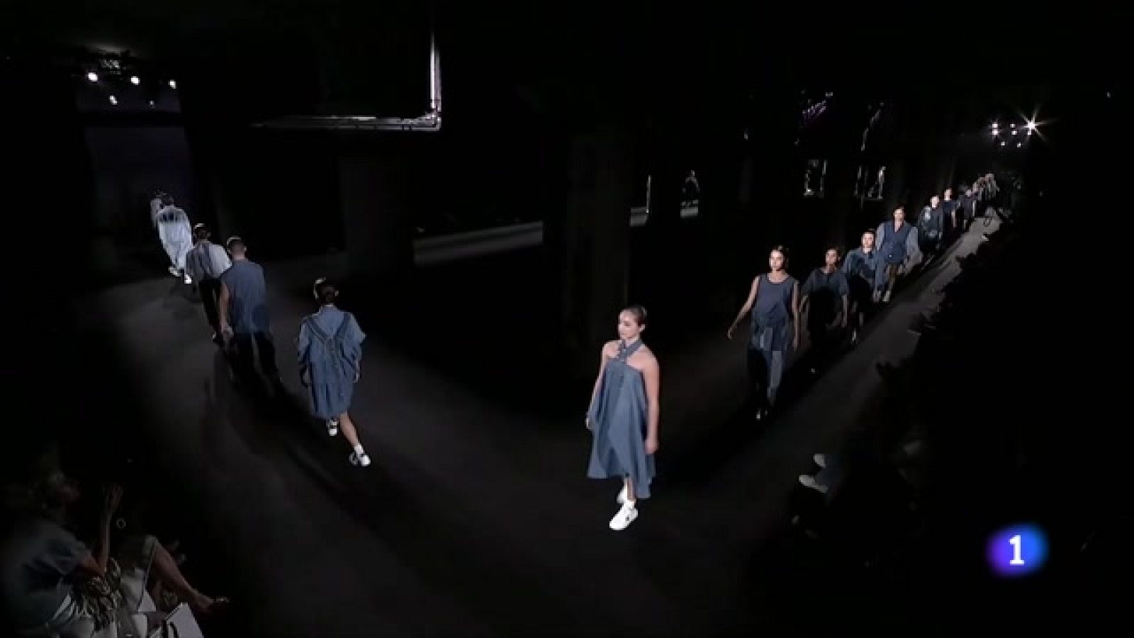 Una desfilada de roba texana reciclada dona el tret de sortida a la 080 Fashion Week