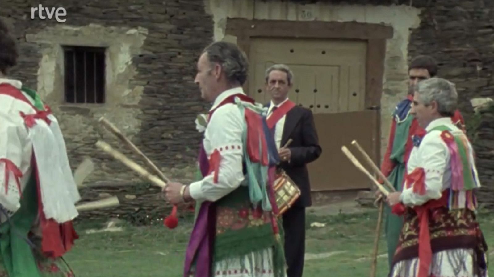 Raíces - Majaelrayo - Raíces | Ver