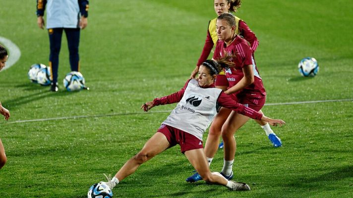 Telediario 1 - La españa campeona del mundo busca la primera victoria en terreno de Italia