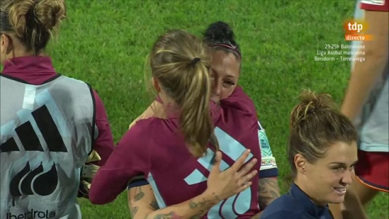 El emocionante abrazo de Jenni Hermoso con Irene Paredes tras el regreso triunfal ante Italia