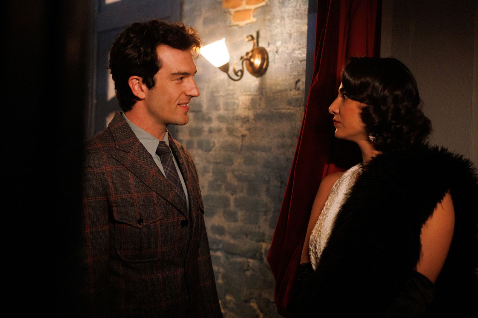 ¿Quién es Manuel en realidad? | Ver