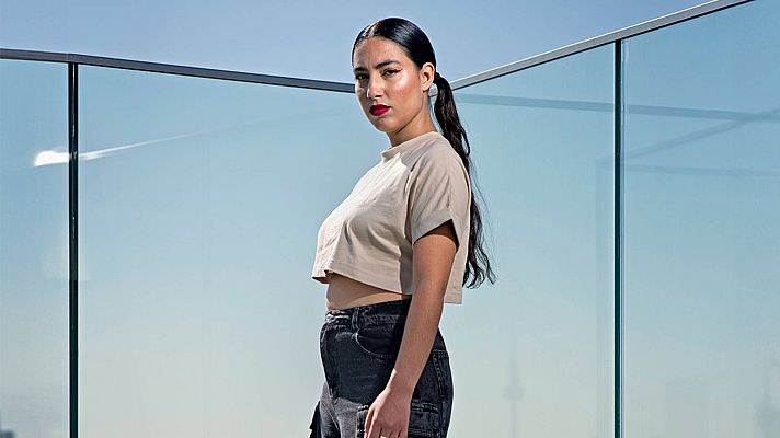 Telediario 1 - Maria José Llergo publica 'Ultrabelleza', un disco en el que la diversidad se convierte en protagonista